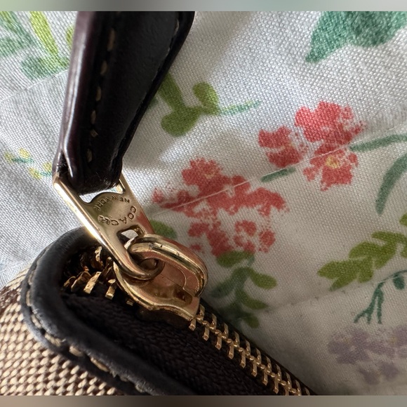 Coach Signature Wallet | Tan & Brown Canvas | Classic Zip Around - Picture 4 of 4